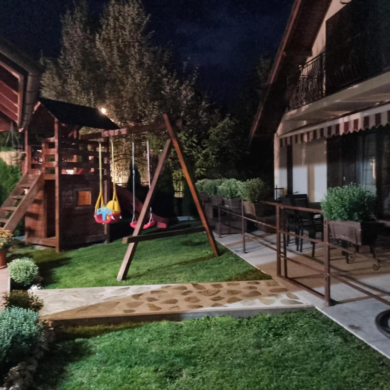 Pensiunea Select Curtea de Argeş Exterior foto
